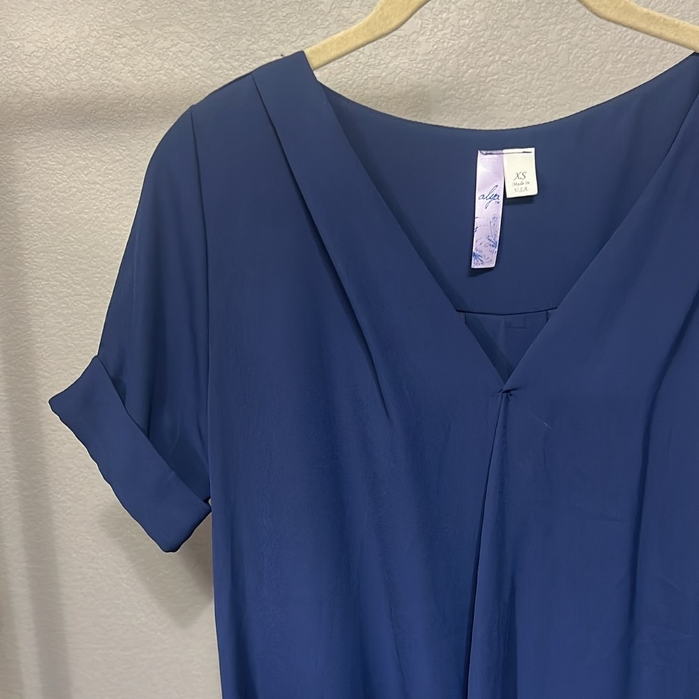 Navy V-neck Short Sleeve Dress with Navy Liner - Picture 2 of 6